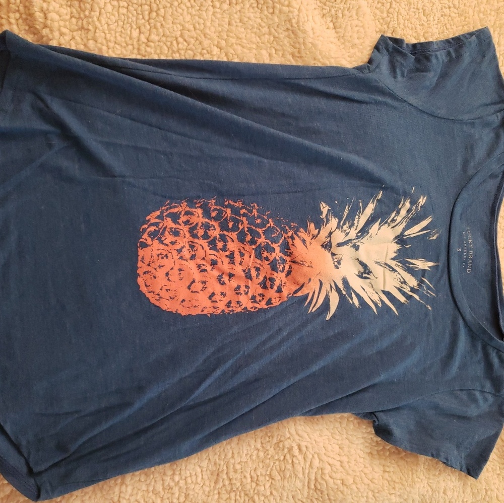Lucky Pineapple Tshirt. Sz S.